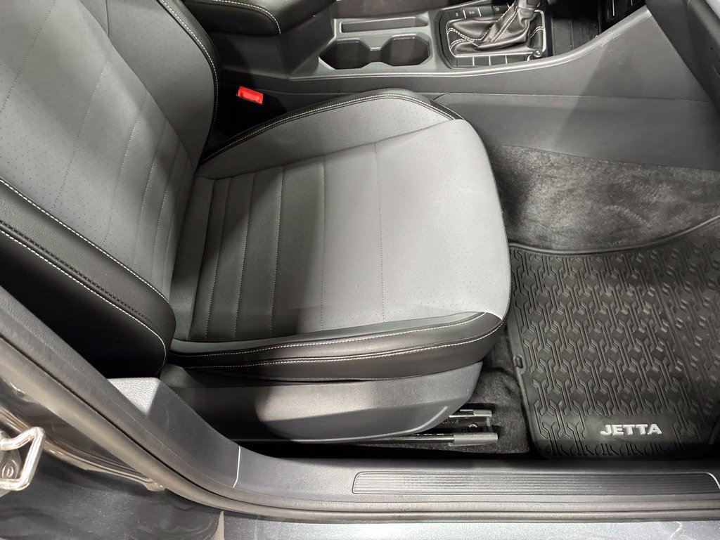 Used 2026 Volkswagen Jetta SE w/ Black Wheel Package FWD image 53