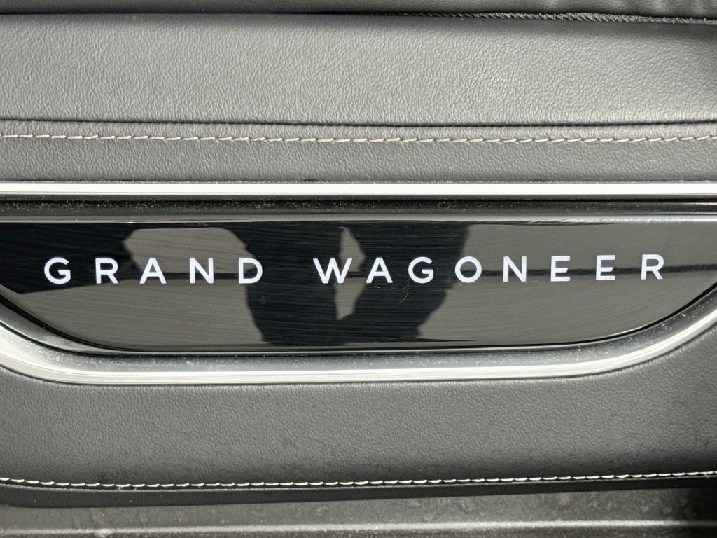 Used 2023 Jeep Grand Wagoneer L Series II AWD/4WD image 18