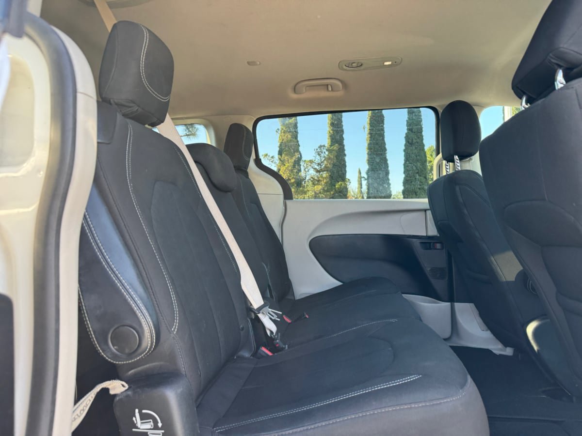 Used 2021 Chrysler Voyager LX image 18