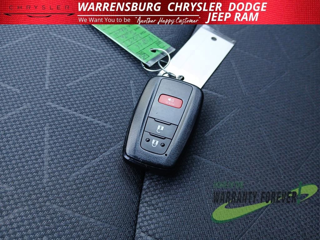 Used 2025 Toyota RAV4 XLE image 30