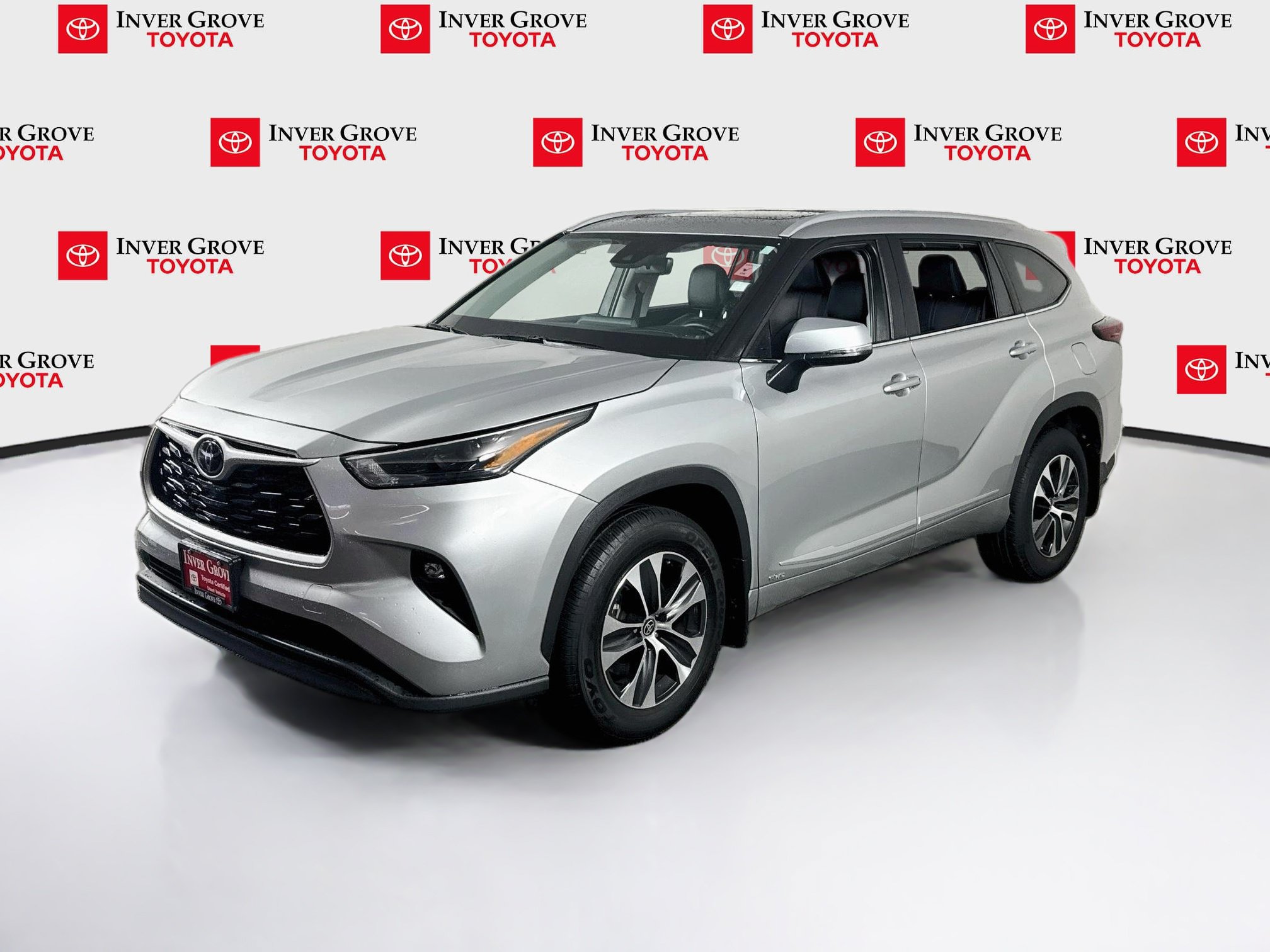 Used 2025 Toyota Highlander XLE AWD/4WD image 1