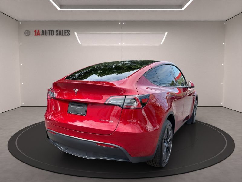 Used 2024 Tesla Model Y Long Range AWD/4WD image 5