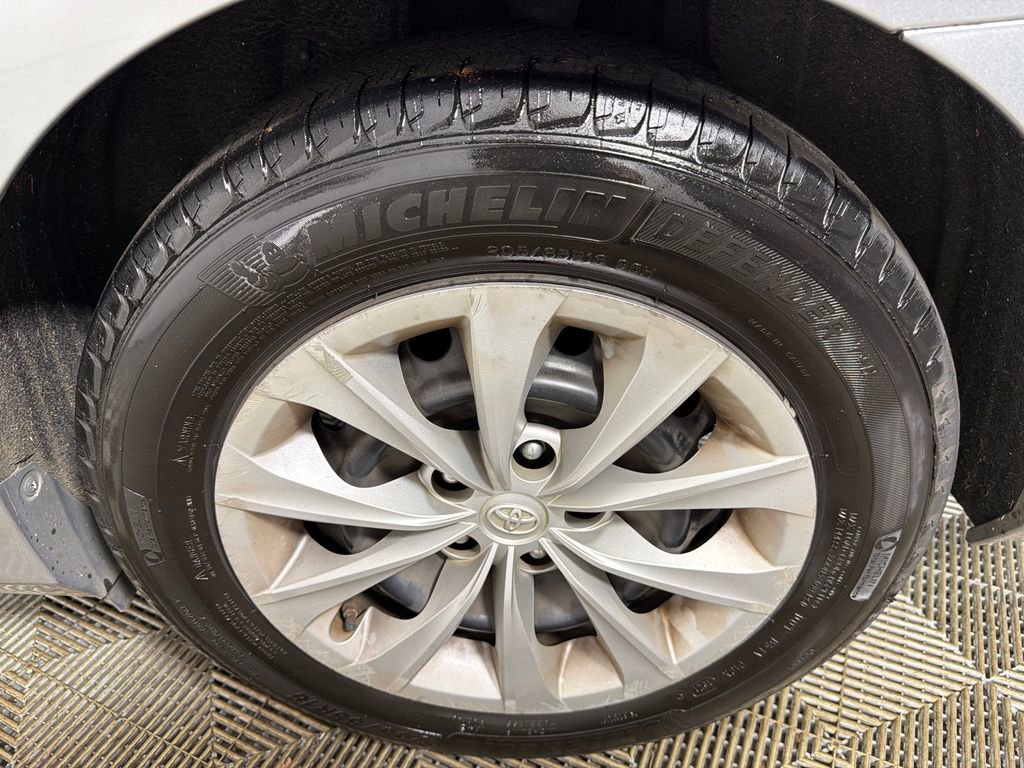 Used 2015 Toyota Camry LE FWD image 19