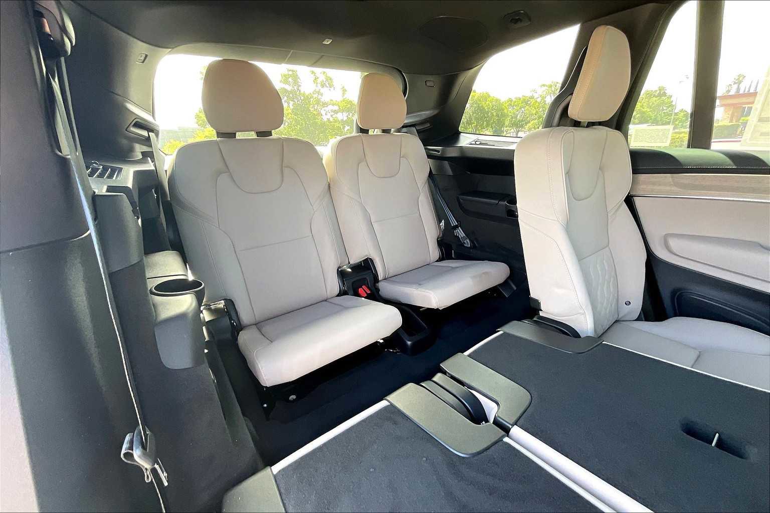 New 2026 Volvo XC90 B6 Plus w/ Protection Package Premier image 28