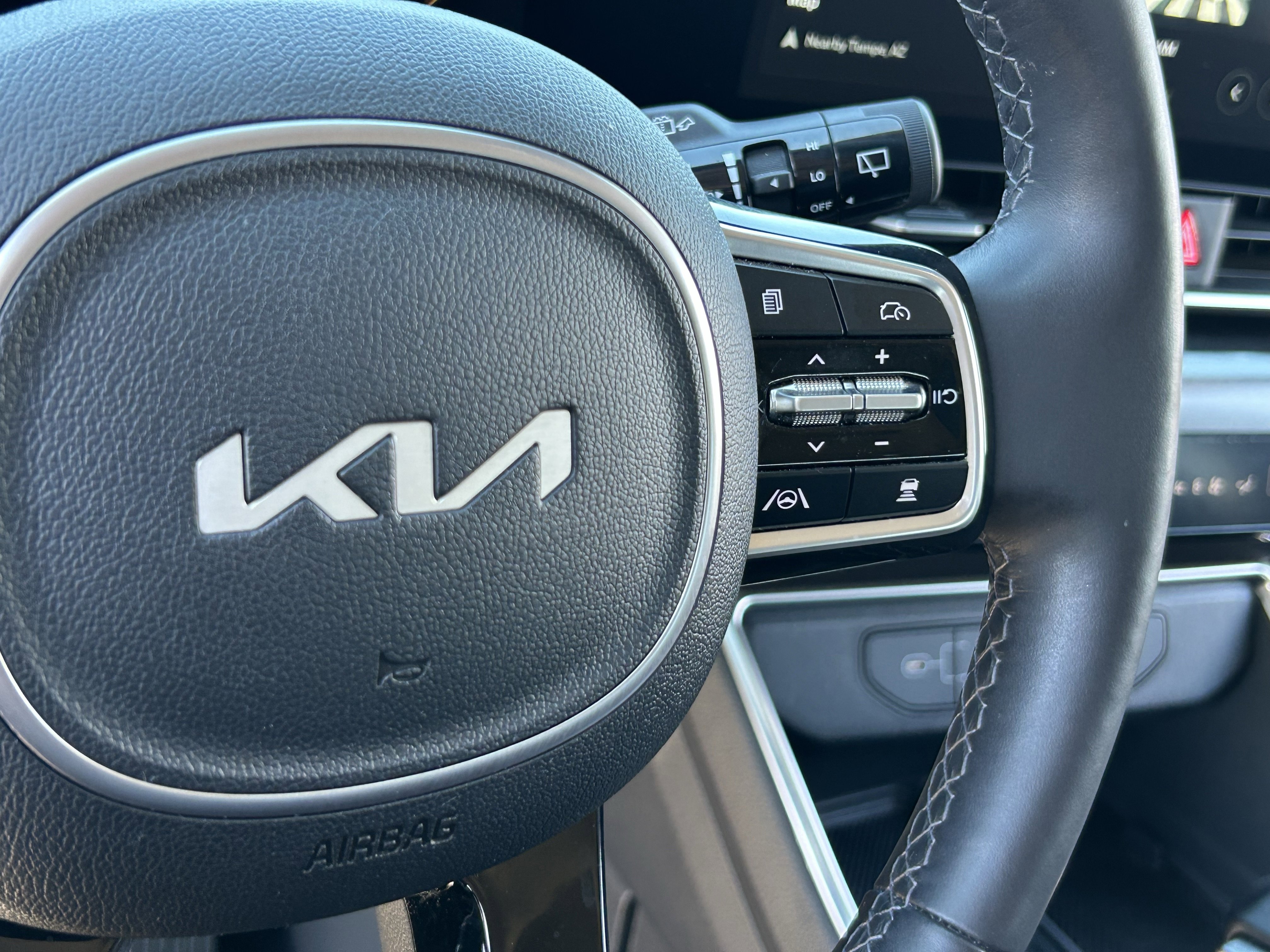 Used 2025 Kia Carnival SX Prestige image 27