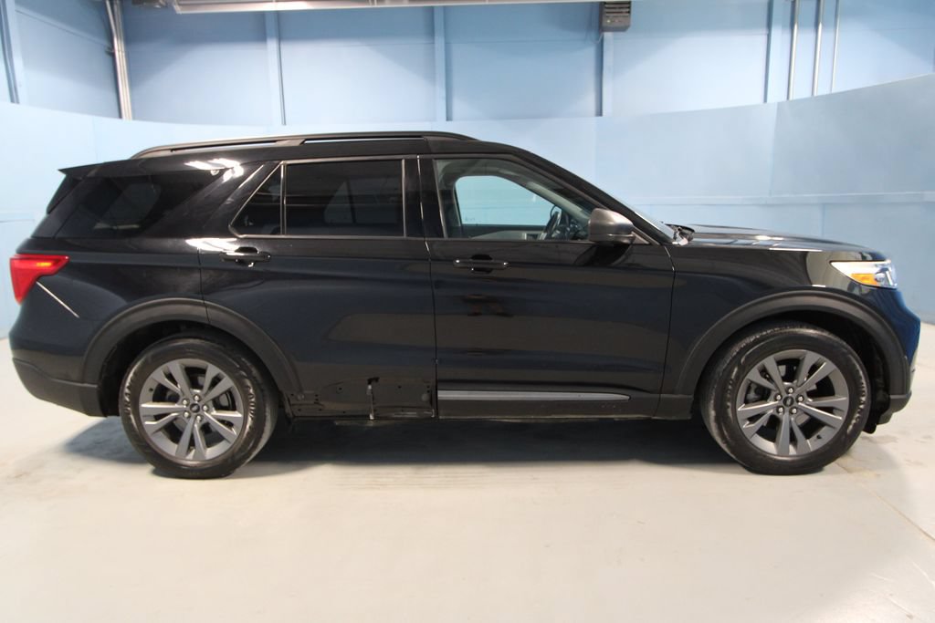 Used 2021 Ford Explorer XLT w/ Equipment Group 202A AWD/4WD image 37