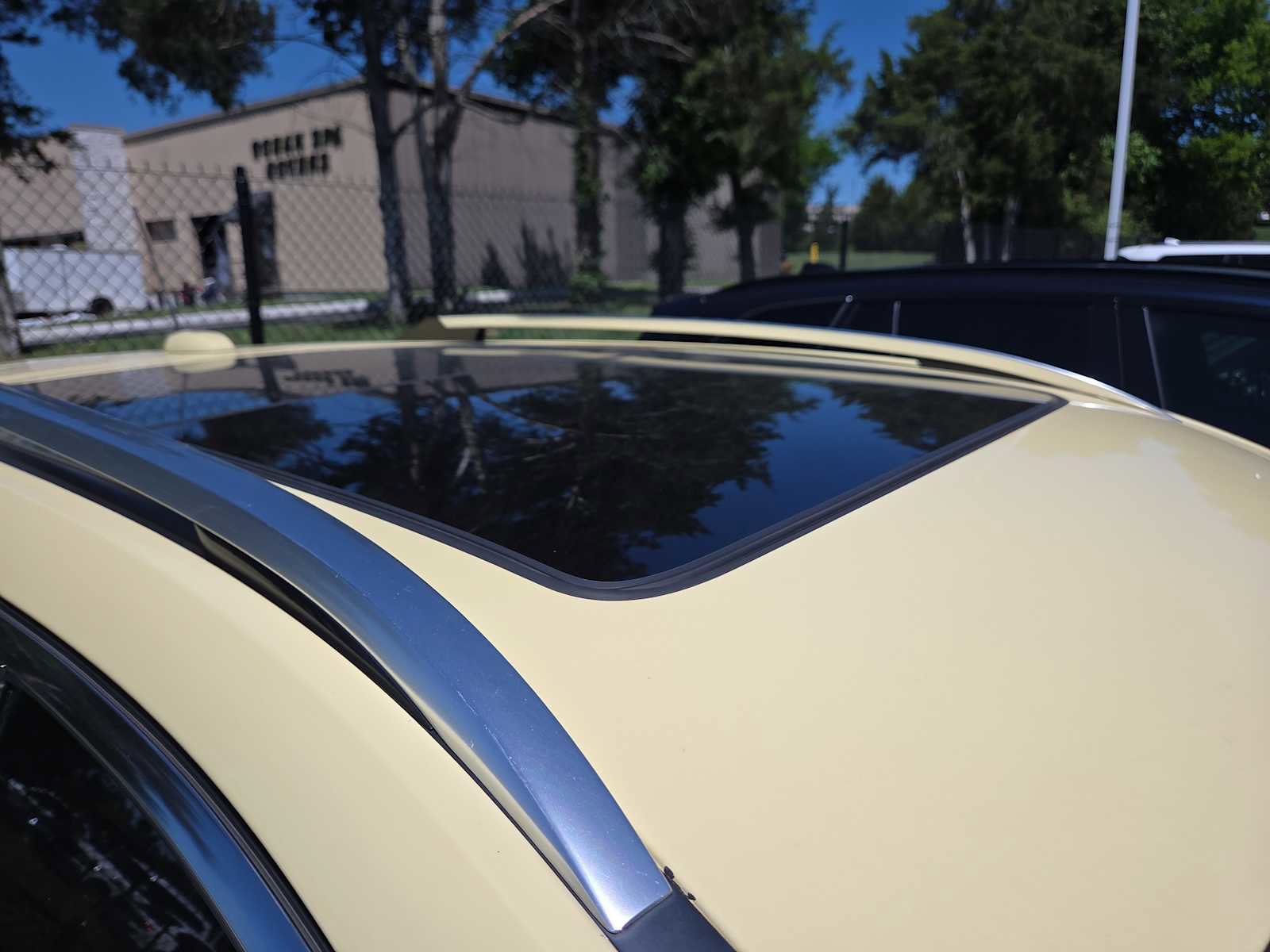 Used 2015 Cadillac SRX Premium AWD/4WD image 2
