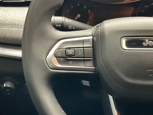 Used 2025 Jeep Compass Latitude image 16