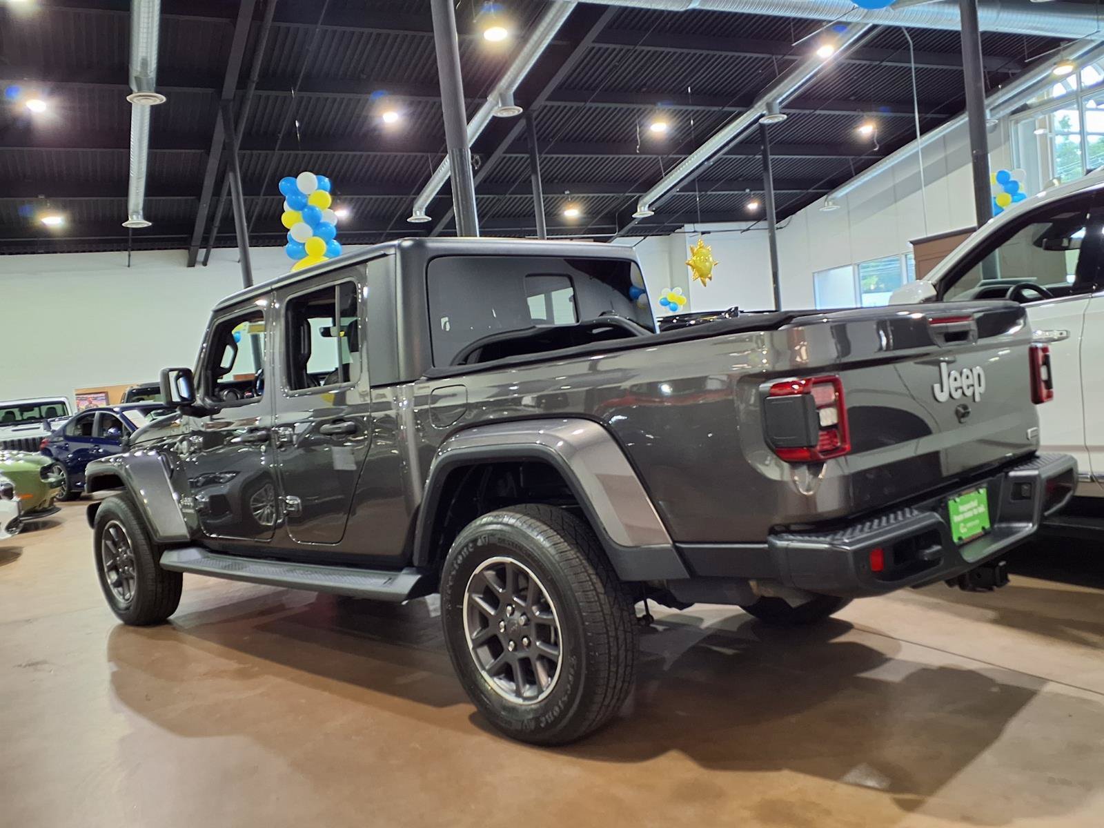 Certified 2020 Jeep Gladiator Overland AWD/4WD image 4