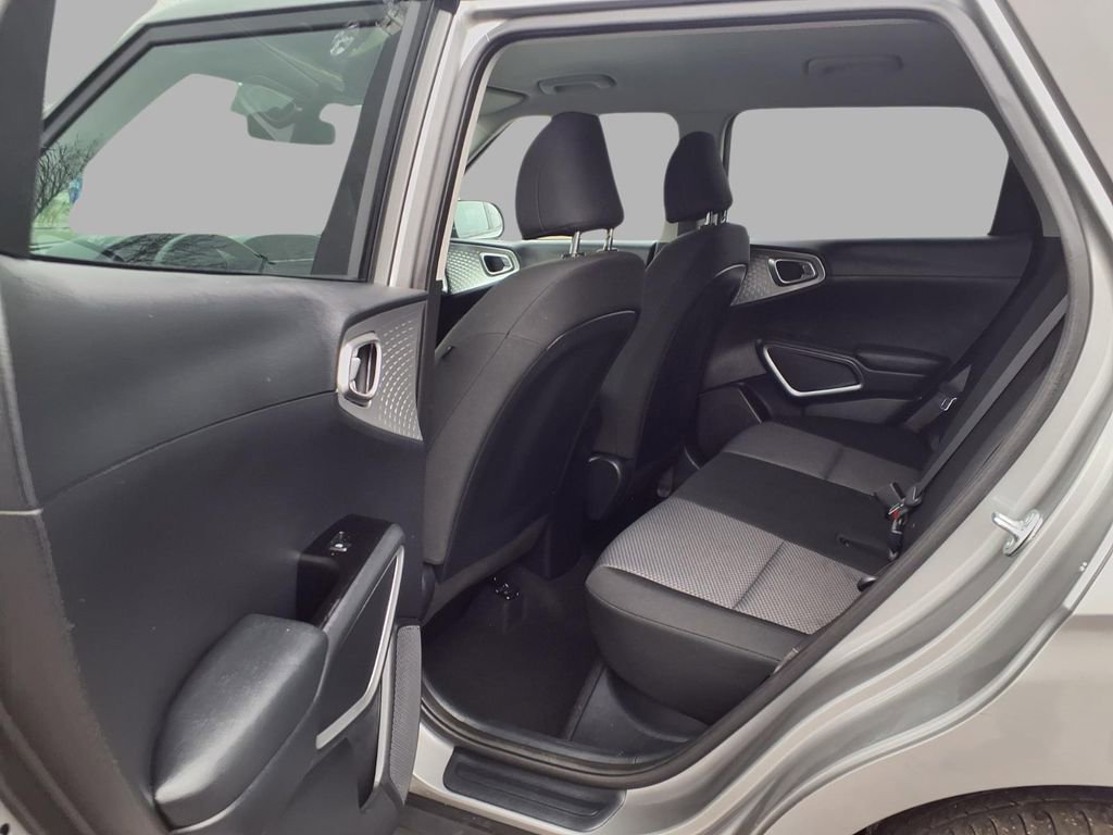 Used 2025 Kia Soul LX w/ LX Technology Package image 22