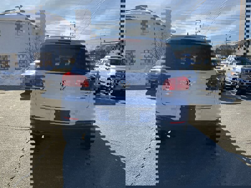 Used 2017 Volkswagen Tiguan S image 6