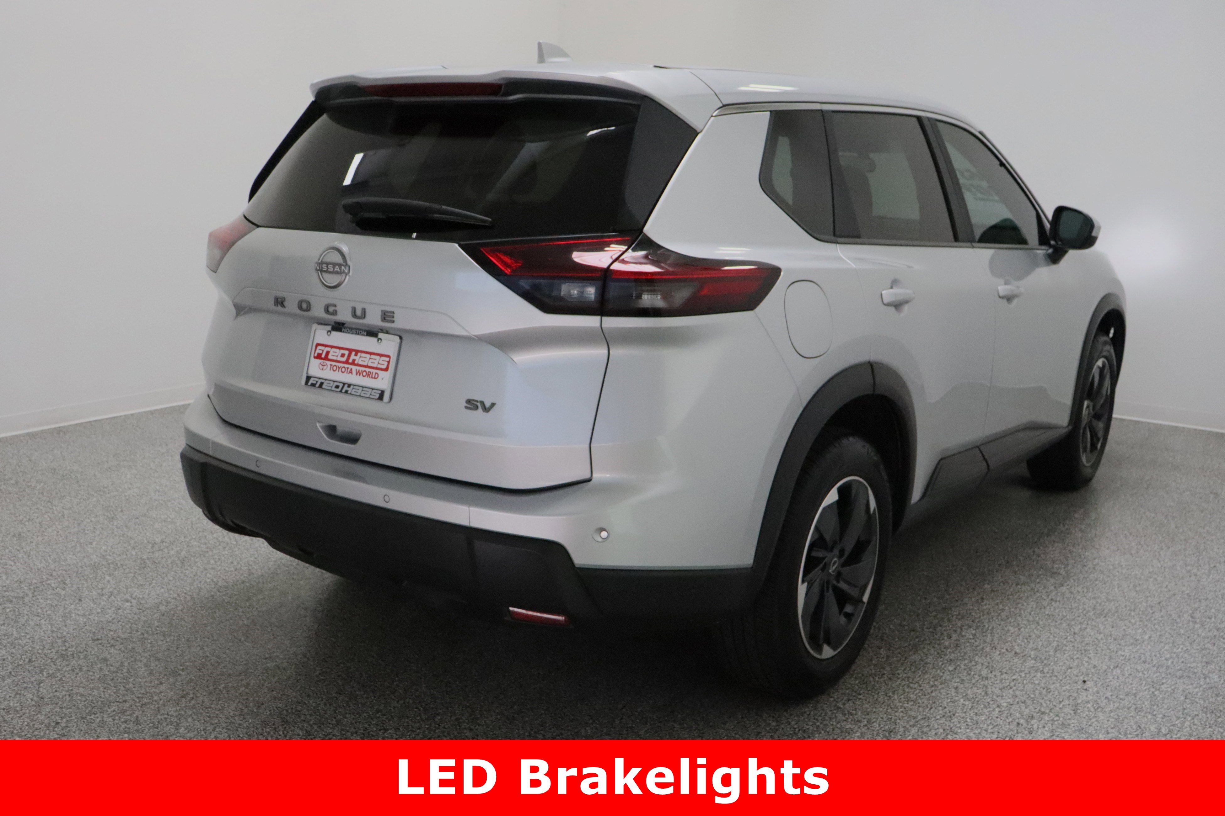 Used 2024 Nissan Rogue SV image 7
