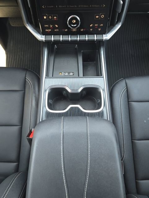 Used 2025 GMC Acadia Elevation w/ Elevation Premium Package image 38