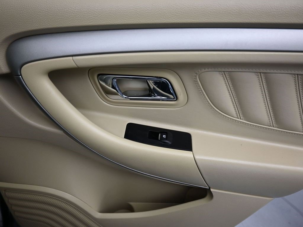 Used 2018 Ford Taurus SE image 32