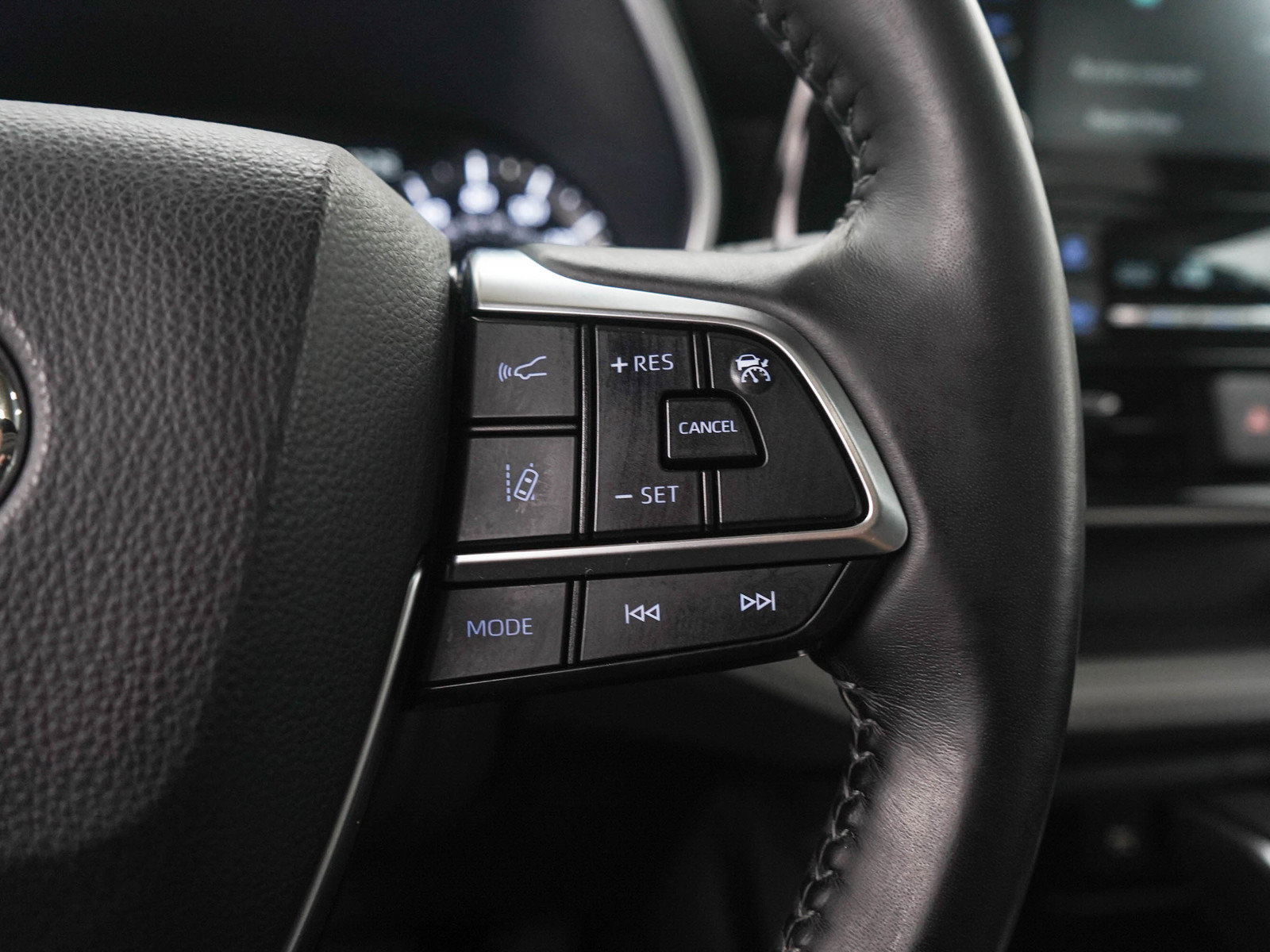 Used 2021 Toyota Highlander XLE AWD/4WD image 26