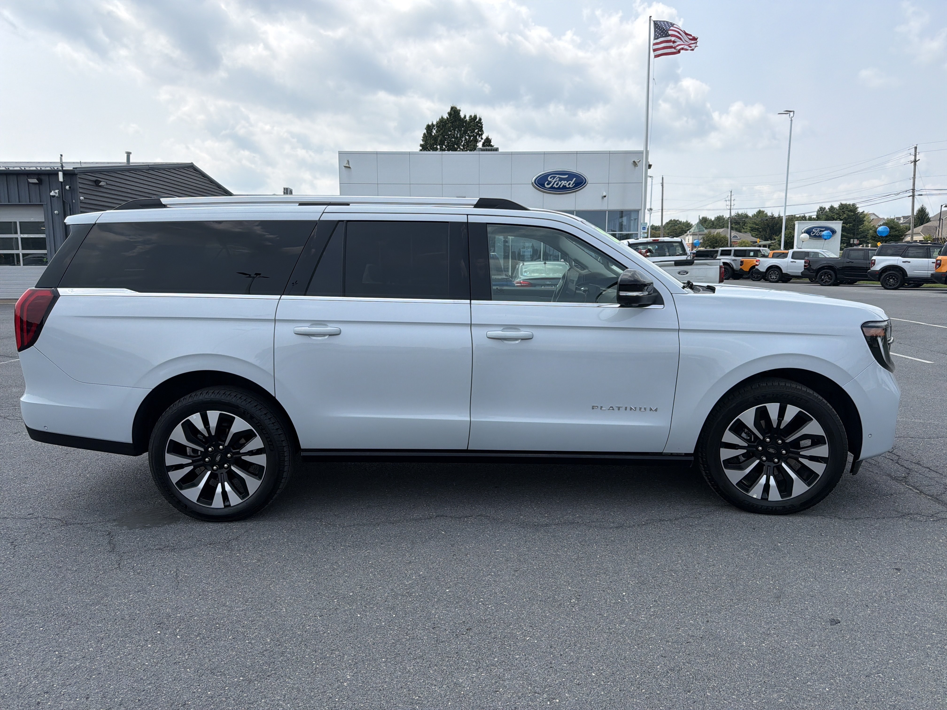 Used 2025 Ford Expedition Max Platinum w/ Driver's Package AWD/4WD video 2
