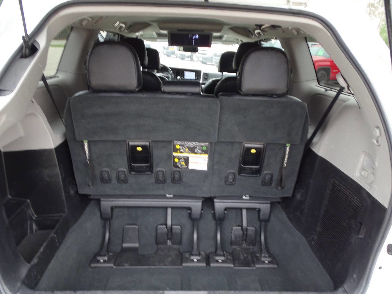 Used 2019 Toyota Sienna SE Premium AWD/4WD image 39