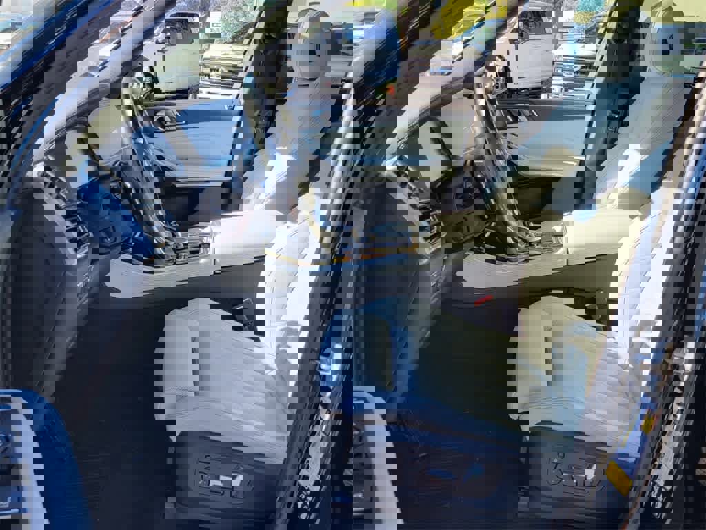 Used 2023 BMW X5 xDrive40i image 9