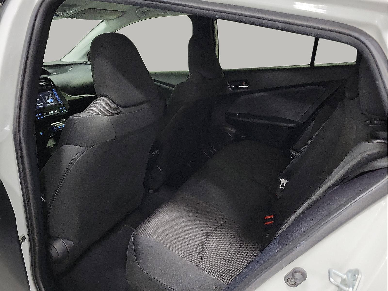 Used 2022 Toyota Prius L Eco image 7