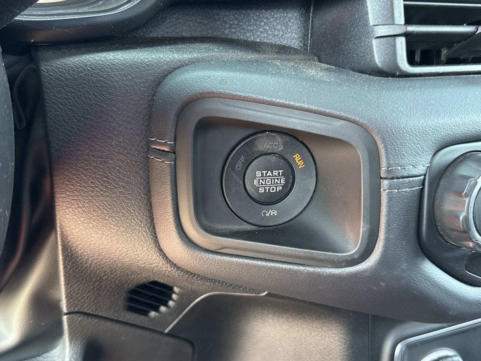 Used 2025 Jeep Wrangler Unlimited Sahara AWD/4WD image 6