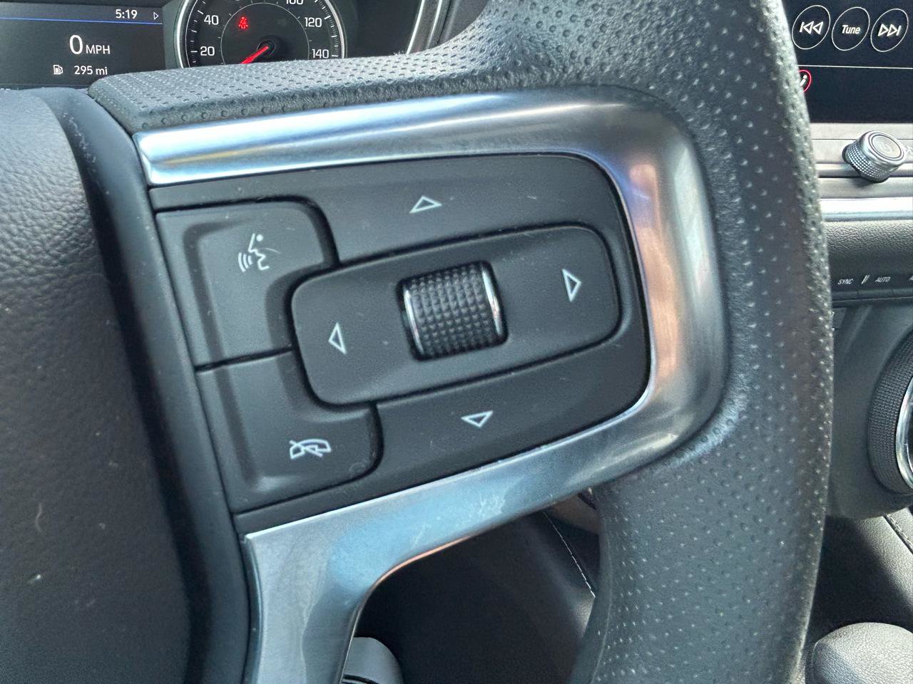 Used 2025 Chevrolet Blazer LT FWD image 19