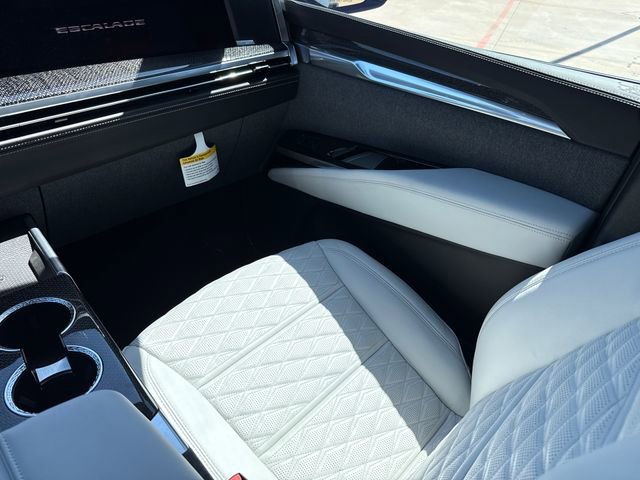Used 2025 Cadillac Escalade V image 16