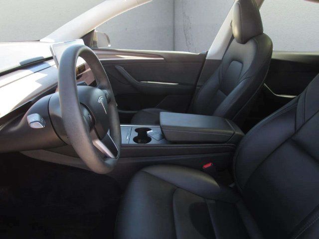 Used 2025 Tesla Model Y Long Range RWD image 13