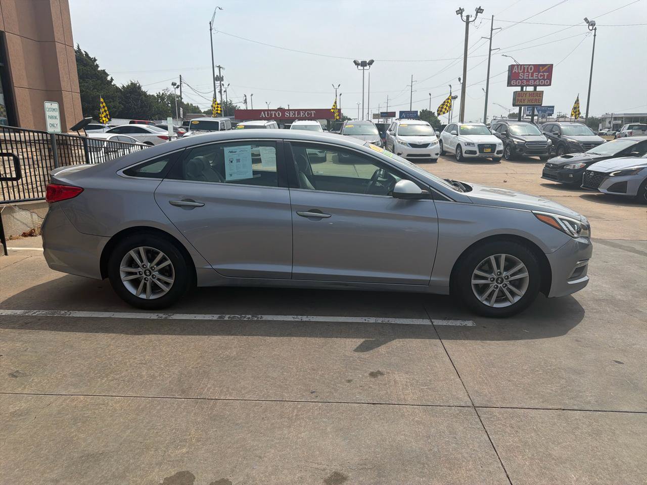 Used 2015 Hyundai Sonata SE w/ Option Group 09 FWD image 4