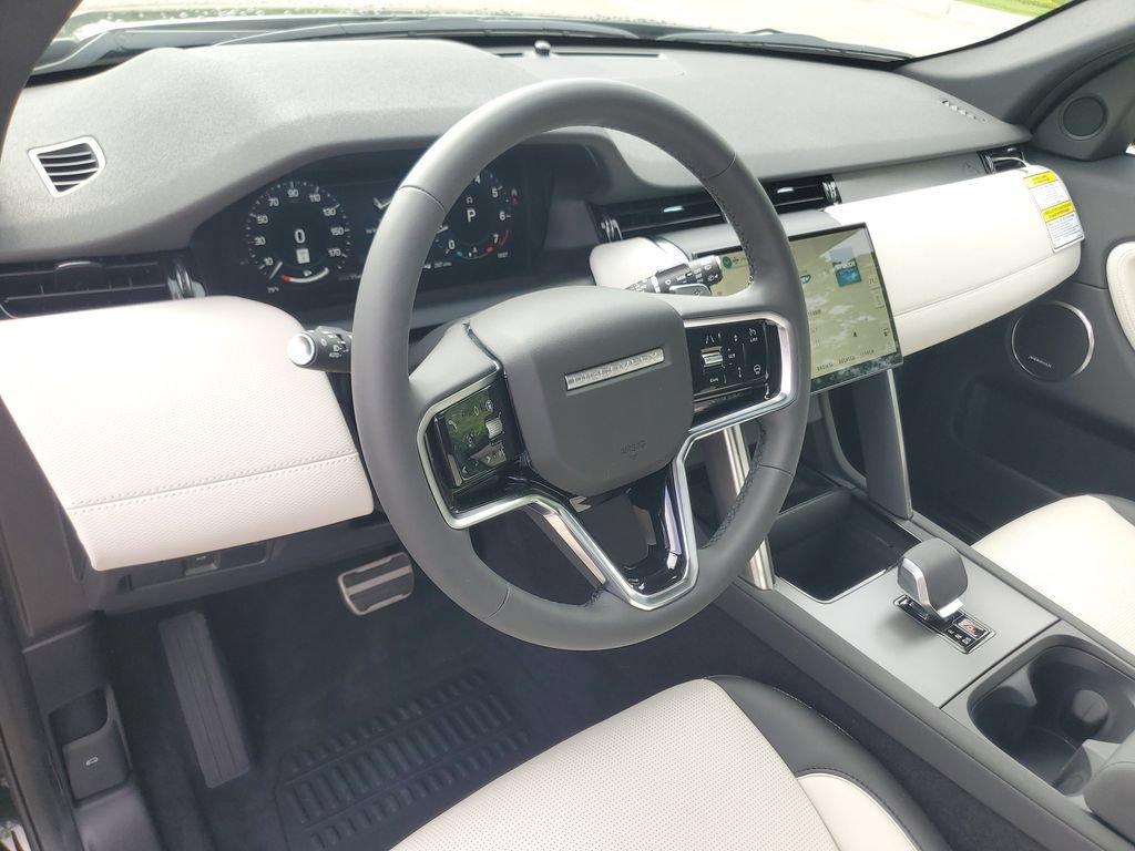Used 2026 Land Rover Discovery Sport Landmark AWD/4WD image 15