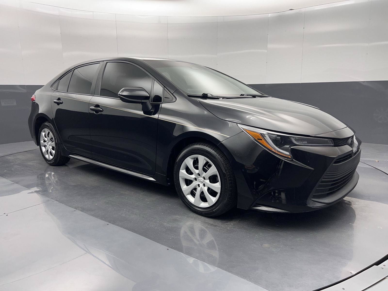 Used 2024 Toyota Corolla LE FWD image 33
