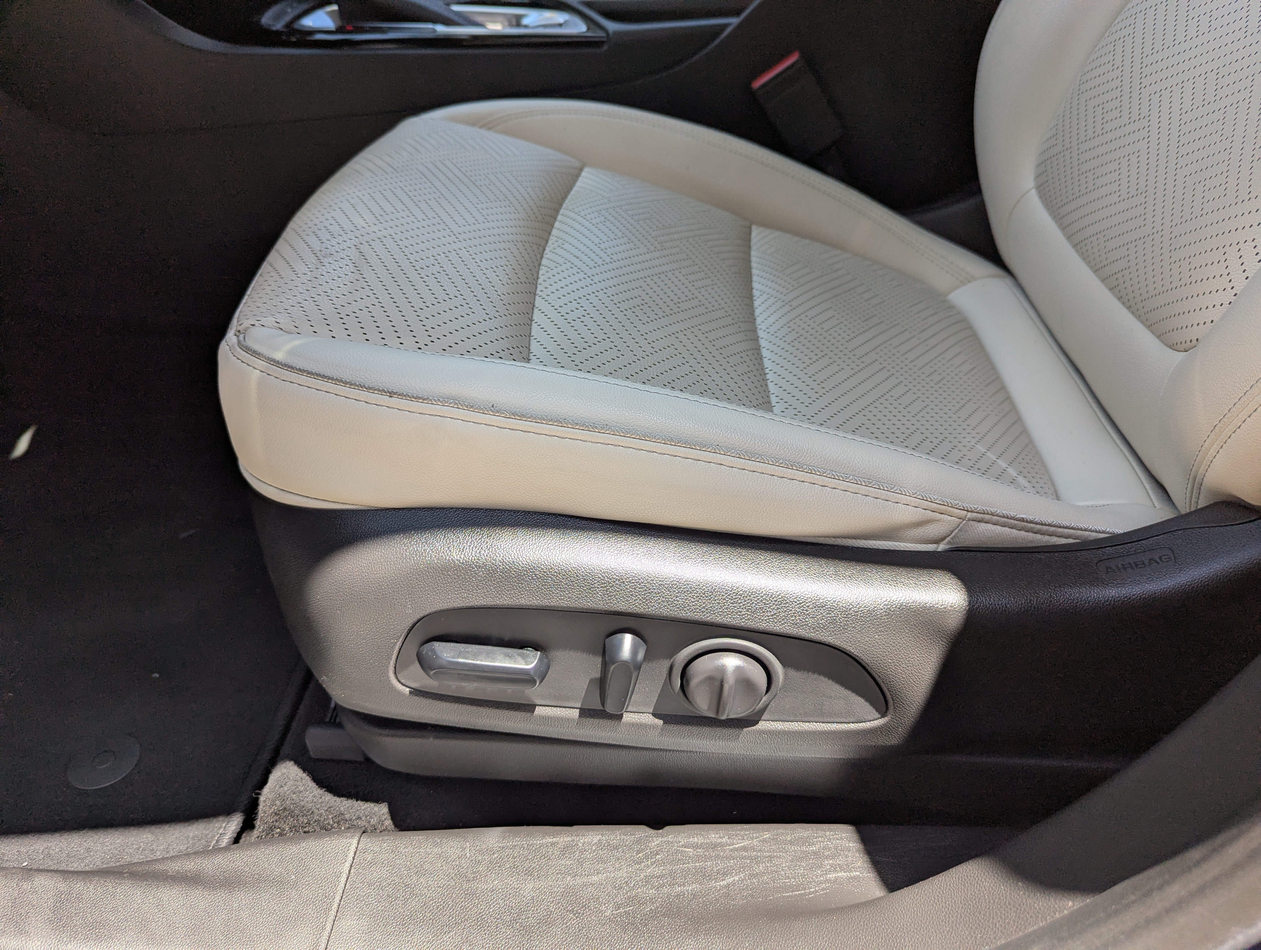 Used 2022 Buick Encore GX Essence w/ Advanced Technology Package FWD image 19