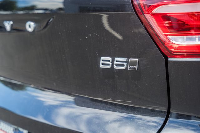 Certified 2025 Volvo XC40 B5 Plus AWD/4WD image 8