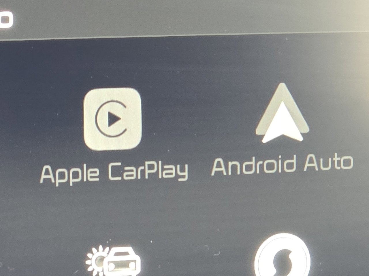 Used 2017 Kia Sorento 2.4L LX w/ LX Convenience Package image 3