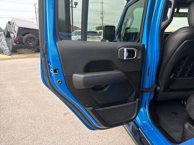 Used 2022 Jeep Wrangler Unlimited Rubicon 4xe w/ Cold Weather Group AWD/4WD image 27