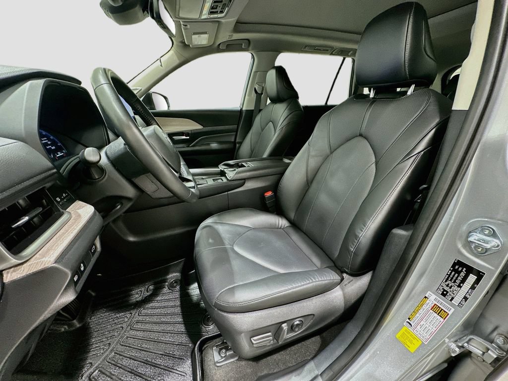Used 2024 Toyota Grand Highlander AWD image 21