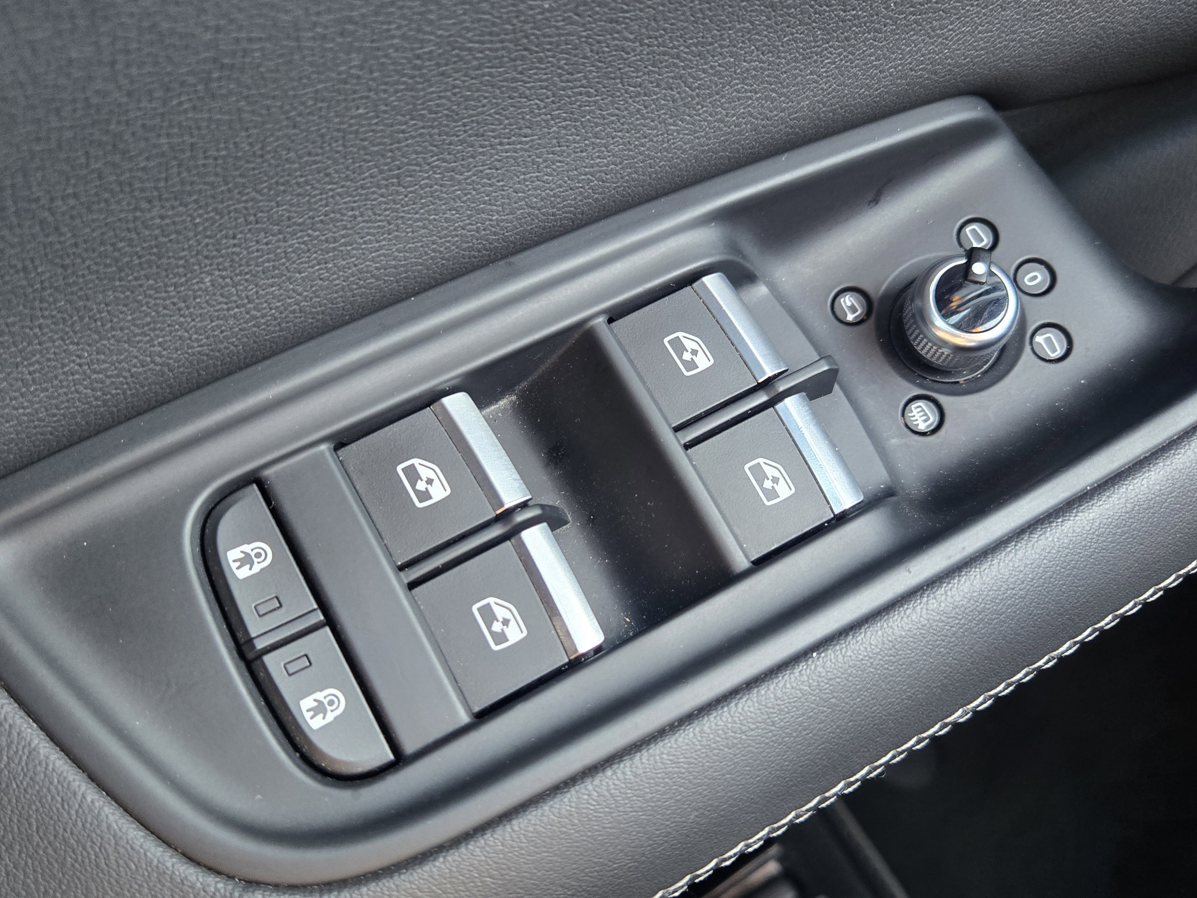 Used 2025 Audi Q7 3.0T Premium Plus image 32