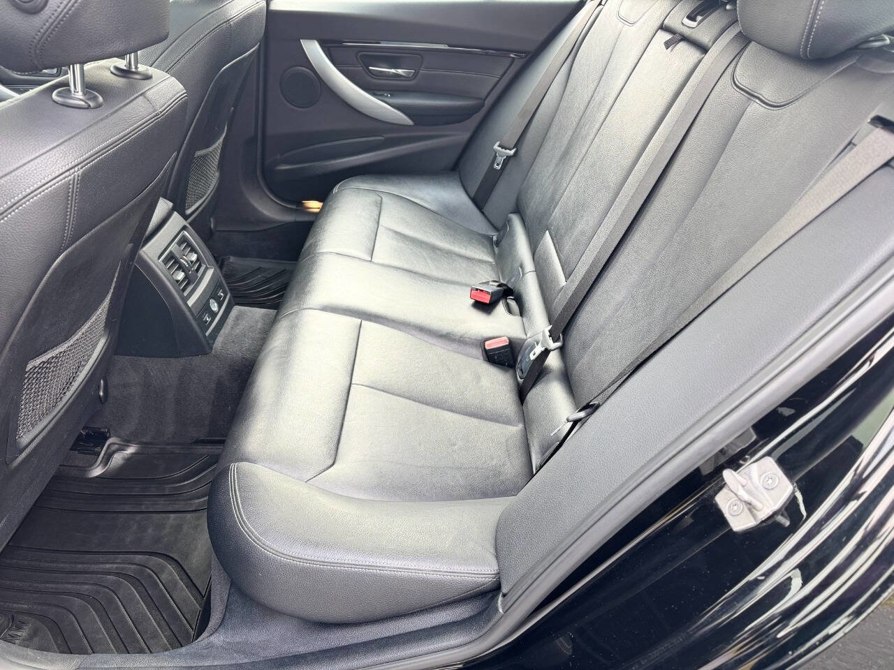 Used 2017 BMW 330i xDrive Wagon image 6