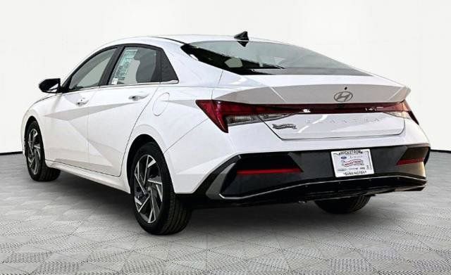 Used 2024 Hyundai Elantra SEL w/ Convenience Package image 12