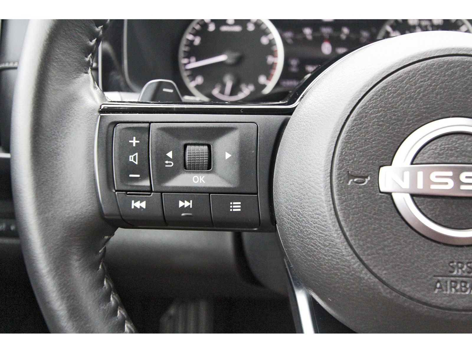 Used 2024 Nissan Pathfinder SL FWD image 15