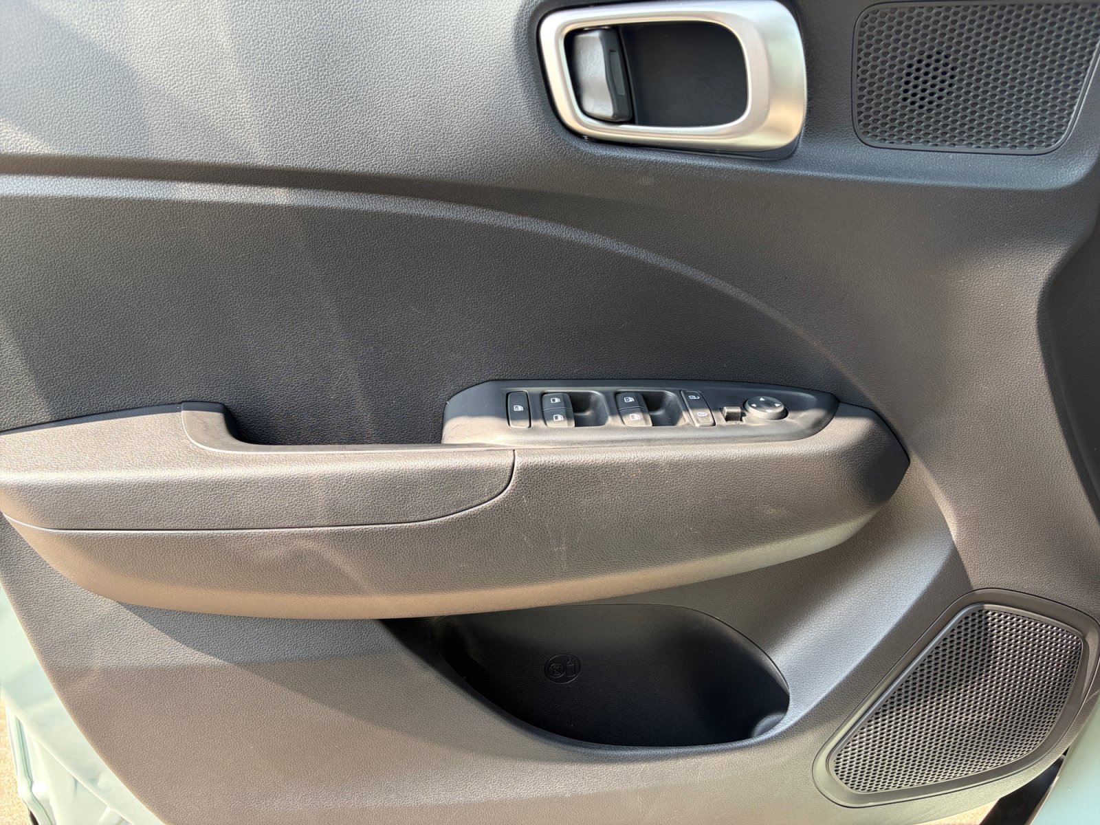 Certified 2025 Hyundai Venue SEL FWD image 13