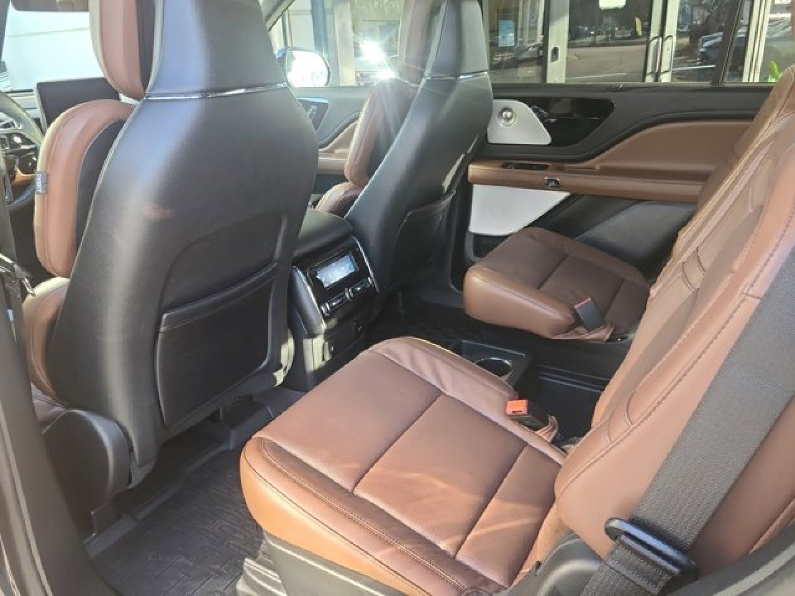 Used 2024 Lincoln Aviator Reserve w/ Equipment Group 201A image 38