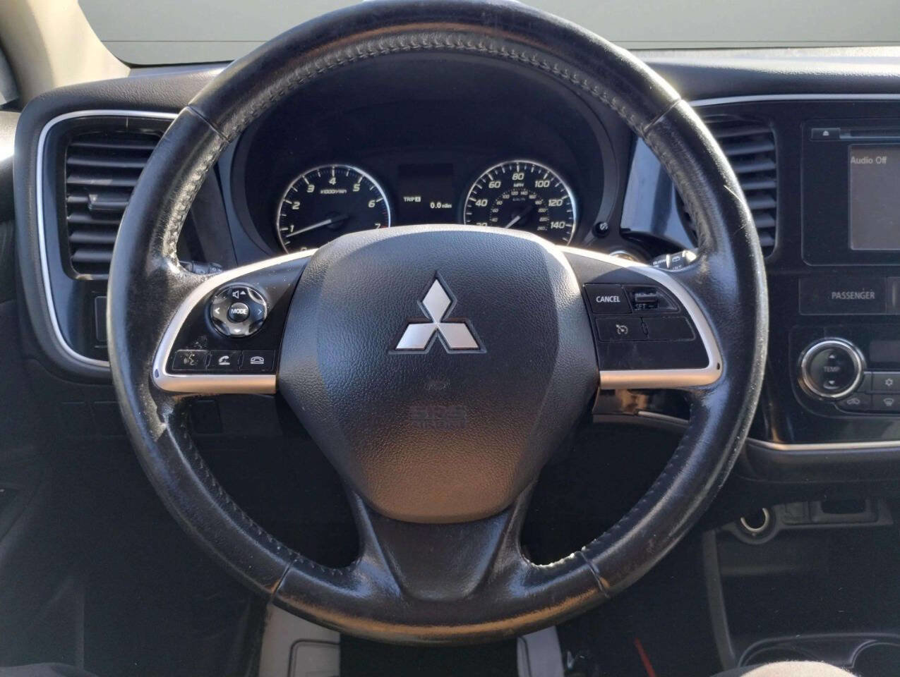 Used 2015 Mitsubishi Outlander SE image 24