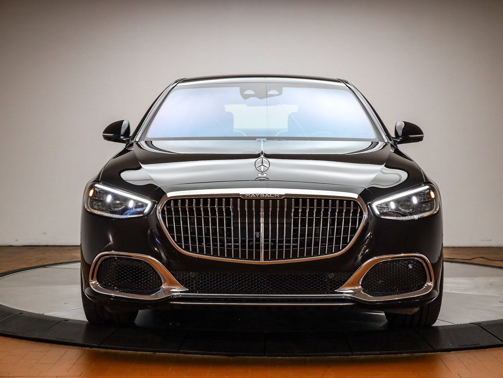 Used 2023 Mercedes-Benz Maybach S 580 4MATIC image 2