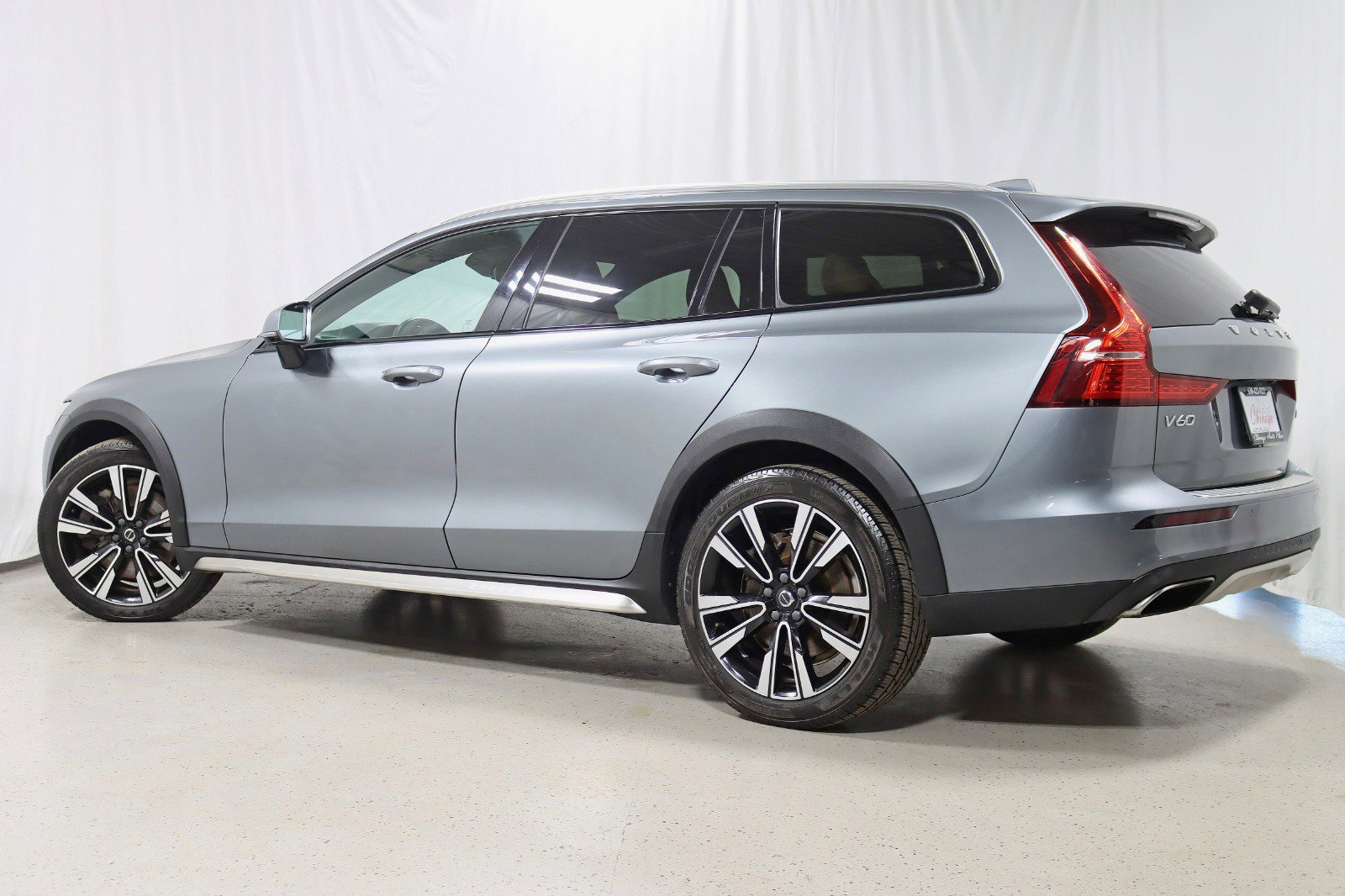 Used 2020 Volvo V60 T5 Cross Country image 9