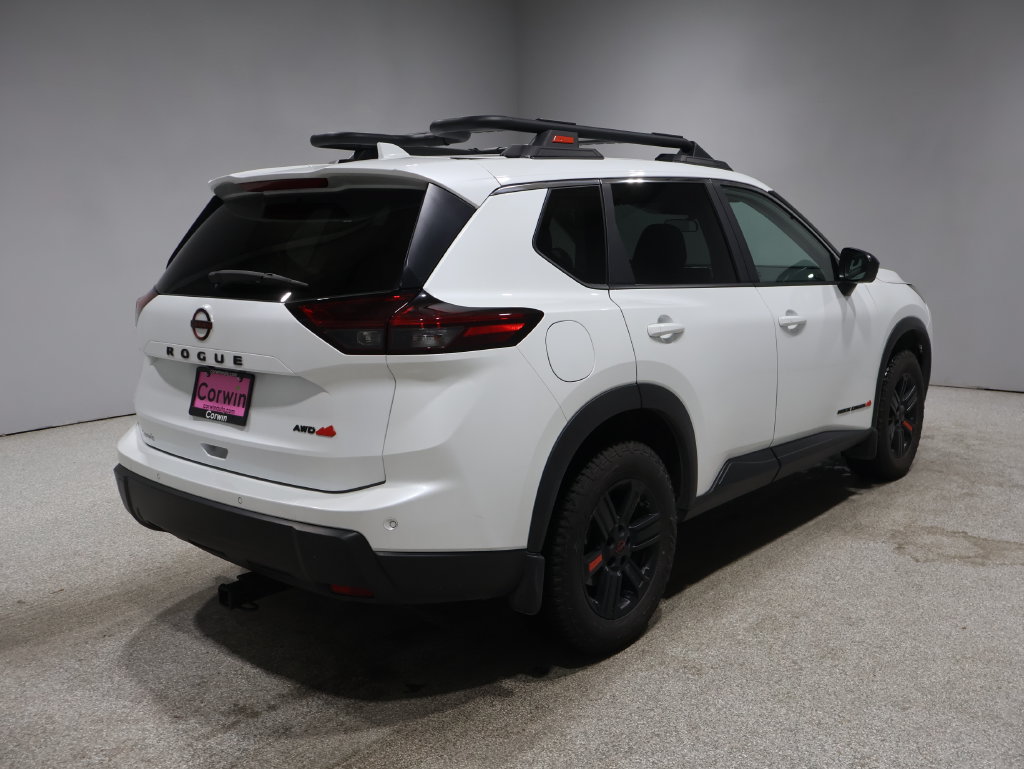 Used 2025 Nissan Rogue SV AWD/4WD image 2