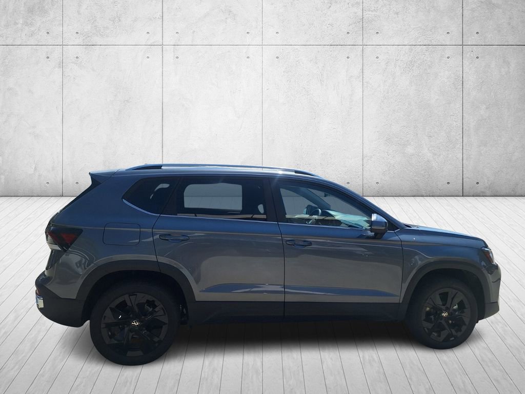 Used 2025 Volkswagen Taos SE FWD image 6