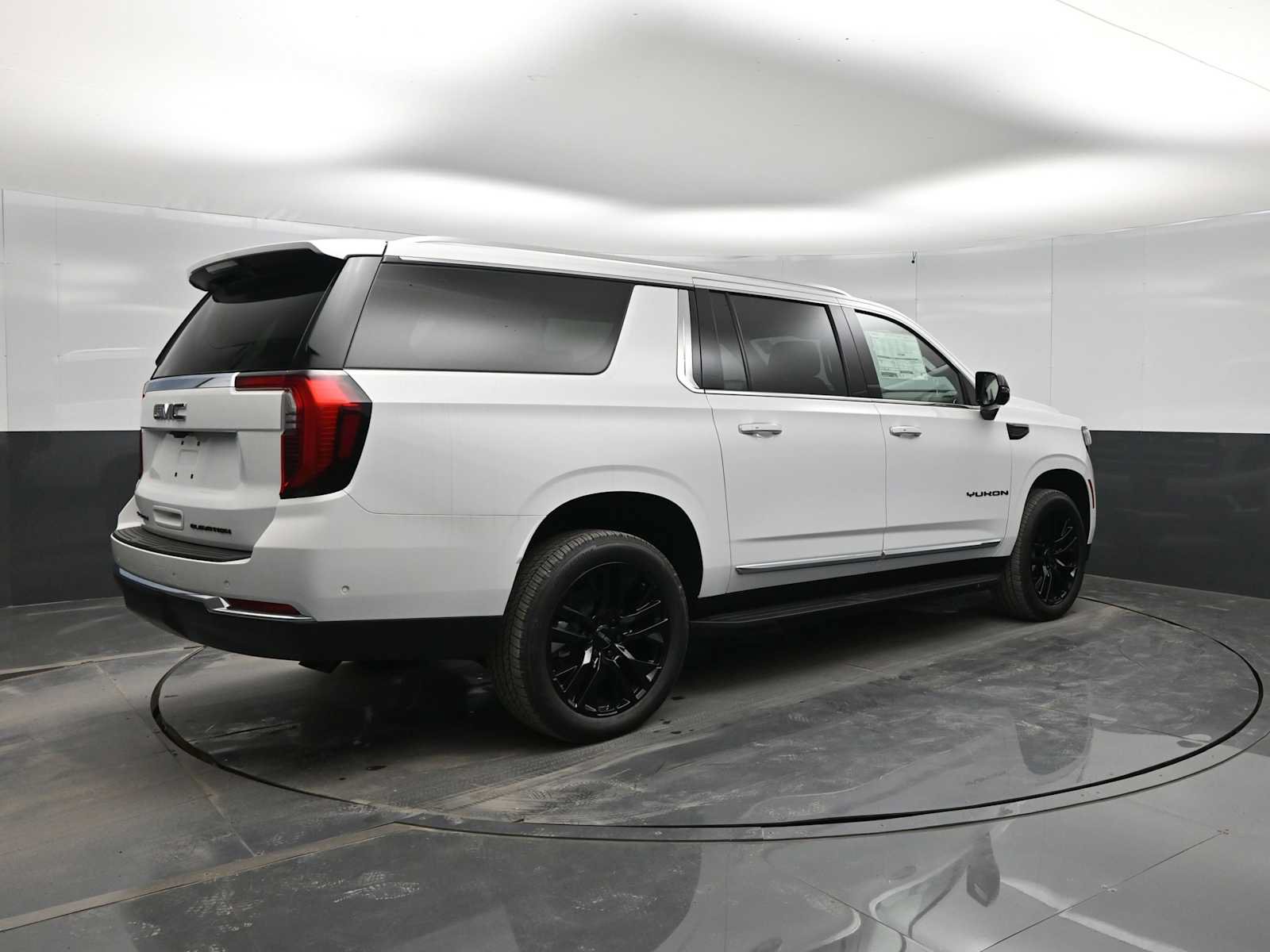 New 2026 GMC Yukon XL Elevation w/ LPO, Elevation Black Package AWD/4WD image 7