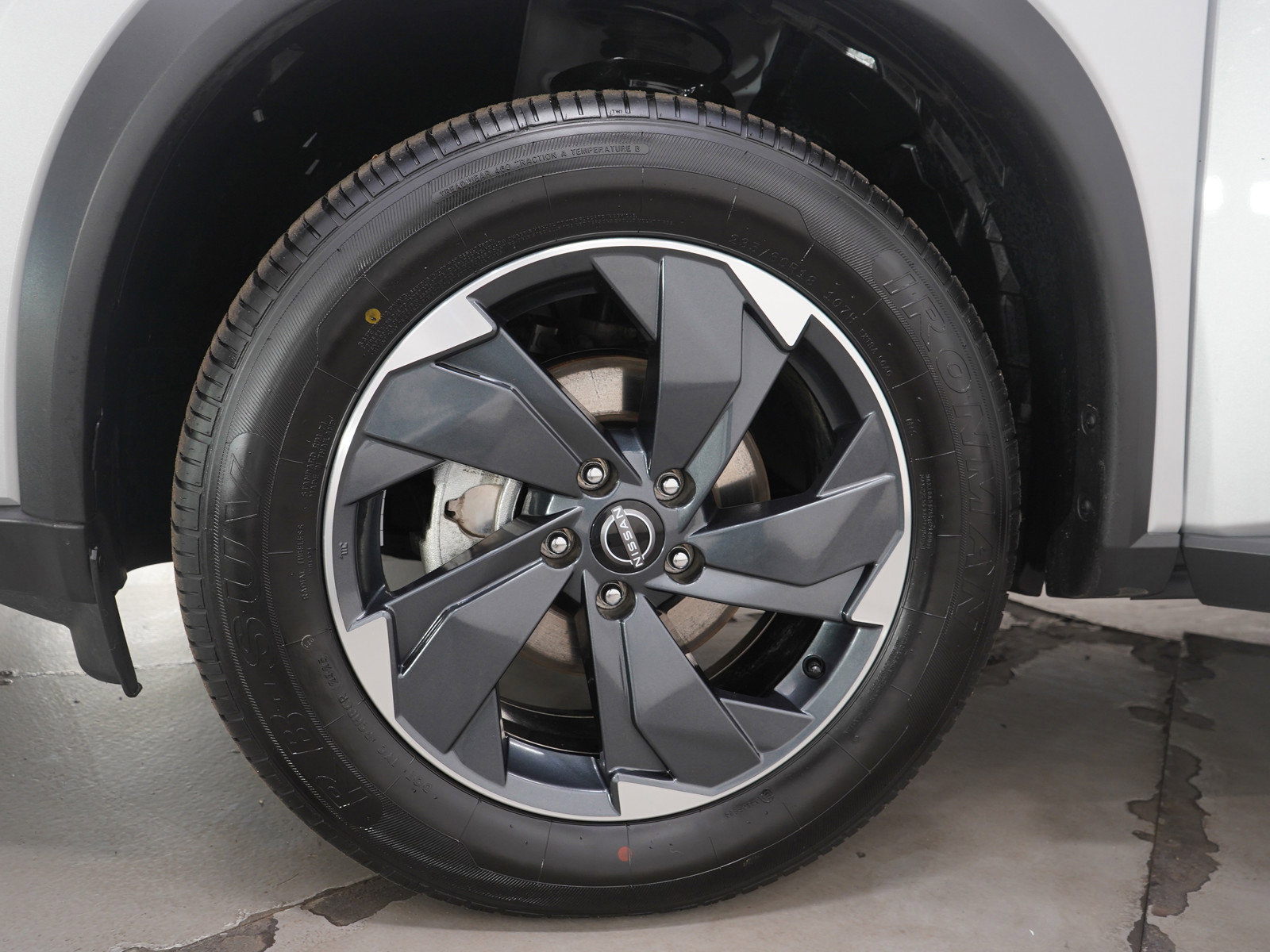 Used 2025 Nissan Rogue SV image 31