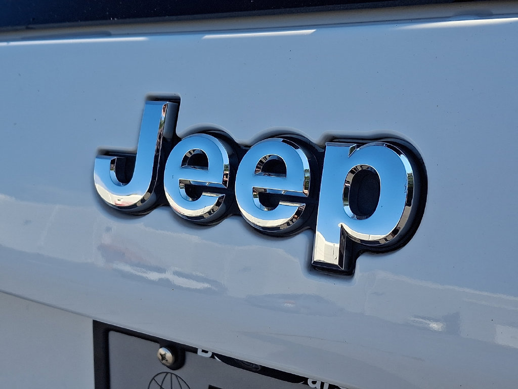 Used 2021 Jeep Cherokee Latitude Plus w/ Sun & Sound Group AWD/4WD image 31