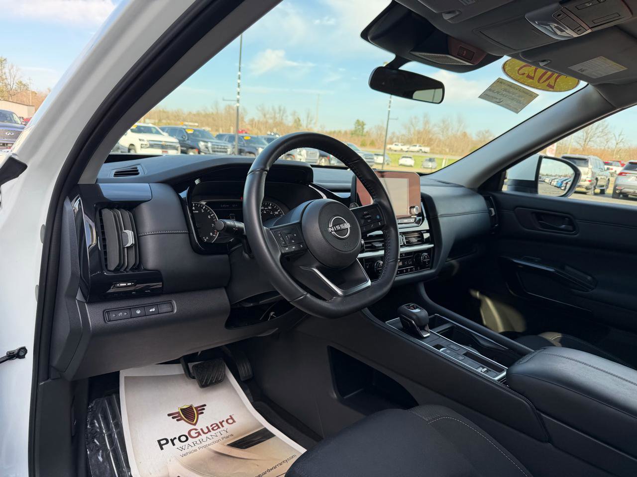 Used 2025 Nissan Pathfinder SV image 14